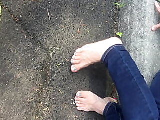 Elizabeth'_s Dirty Feet